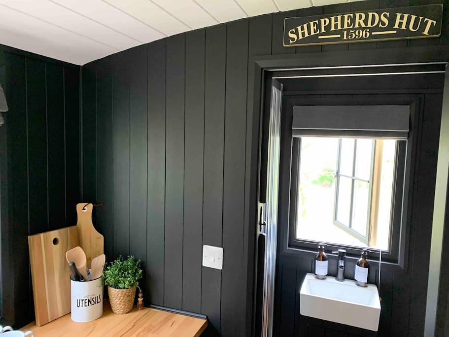Cornwall Woodland Shepherd'S Hut - Dennis Hut โบดมิน ภายนอก รูปภาพ