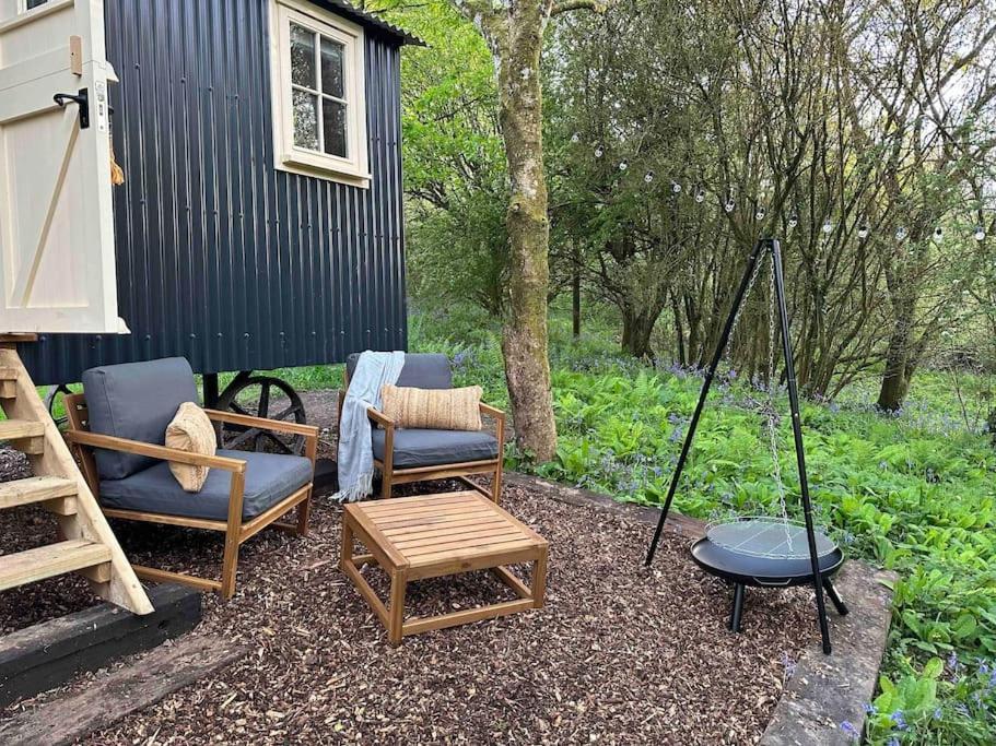 Cornwall Woodland Shepherd'S Hut - Dennis Hut โบดมิน ภายนอก รูปภาพ