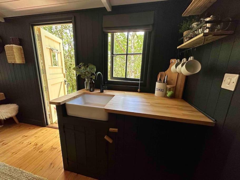 Cornwall Woodland Shepherd'S Hut - Dennis Hut โบดมิน ภายนอก รูปภาพ