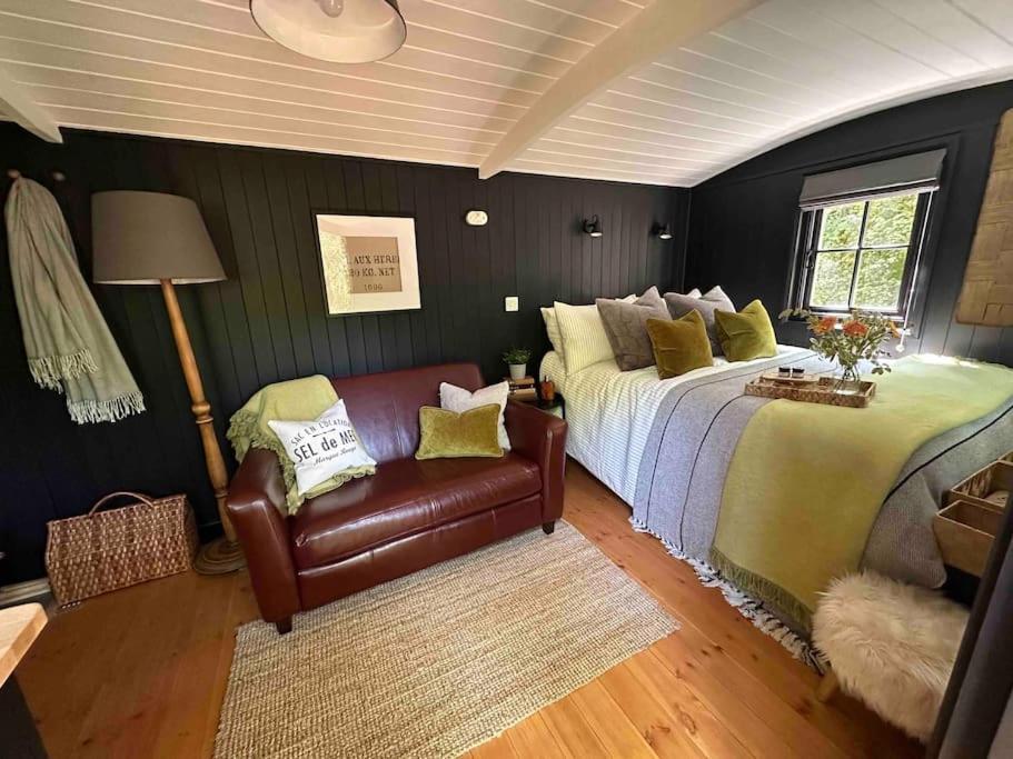 Cornwall Woodland Shepherd'S Hut - Dennis Hut โบดมิน ภายนอก รูปภาพ