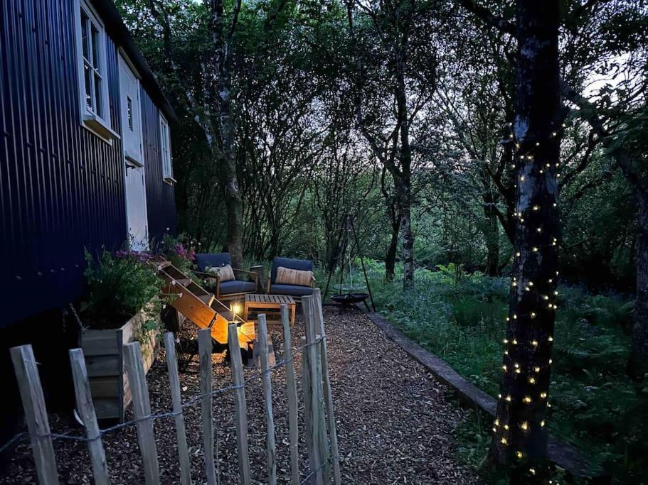 Cornwall Woodland Shepherd'S Hut - Dennis Hut โบดมิน ภายนอก รูปภาพ